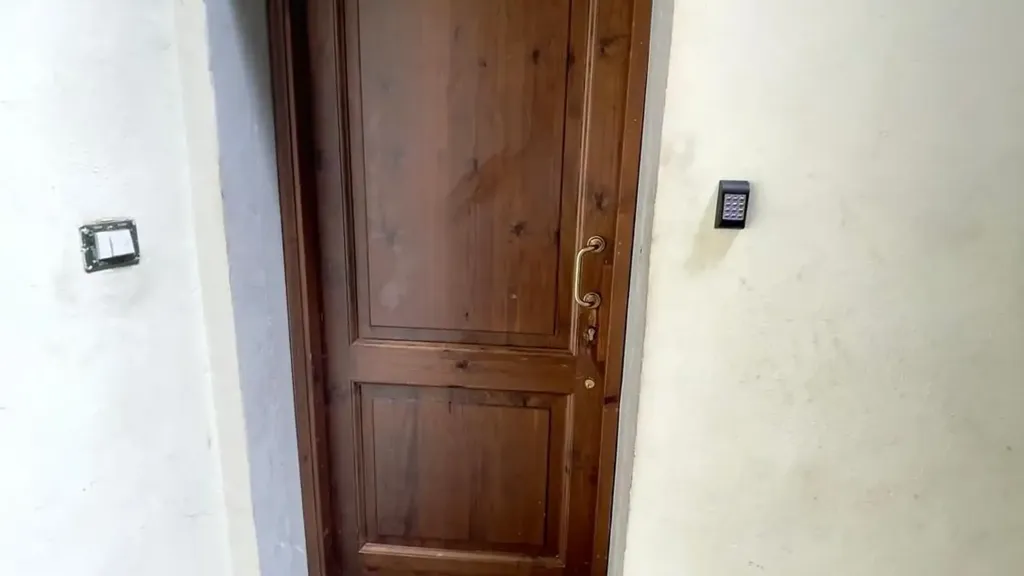 Entrée - Triplex with Terrace in Fucecchio Historic Centre