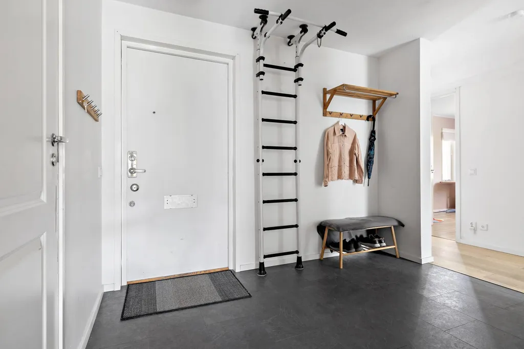 Esik - Four-Room Apartment with Balcony in Märsta Centre