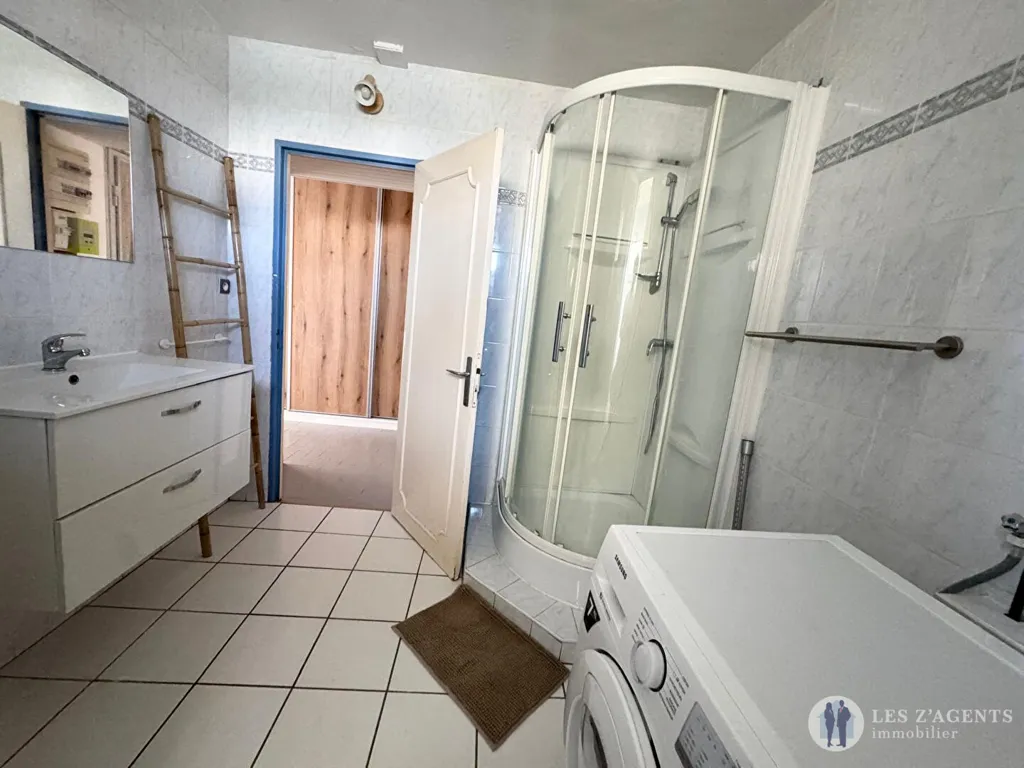 Bathrooms - Meubled 4-Bedroom Apartment with View in Saint-Martin-d'Hères