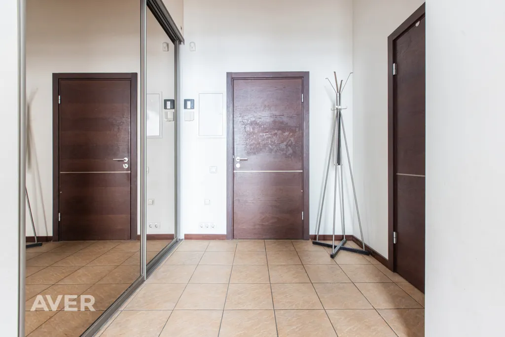 Entrée - Renovated Apartment with Panoramic View in Torņakalns