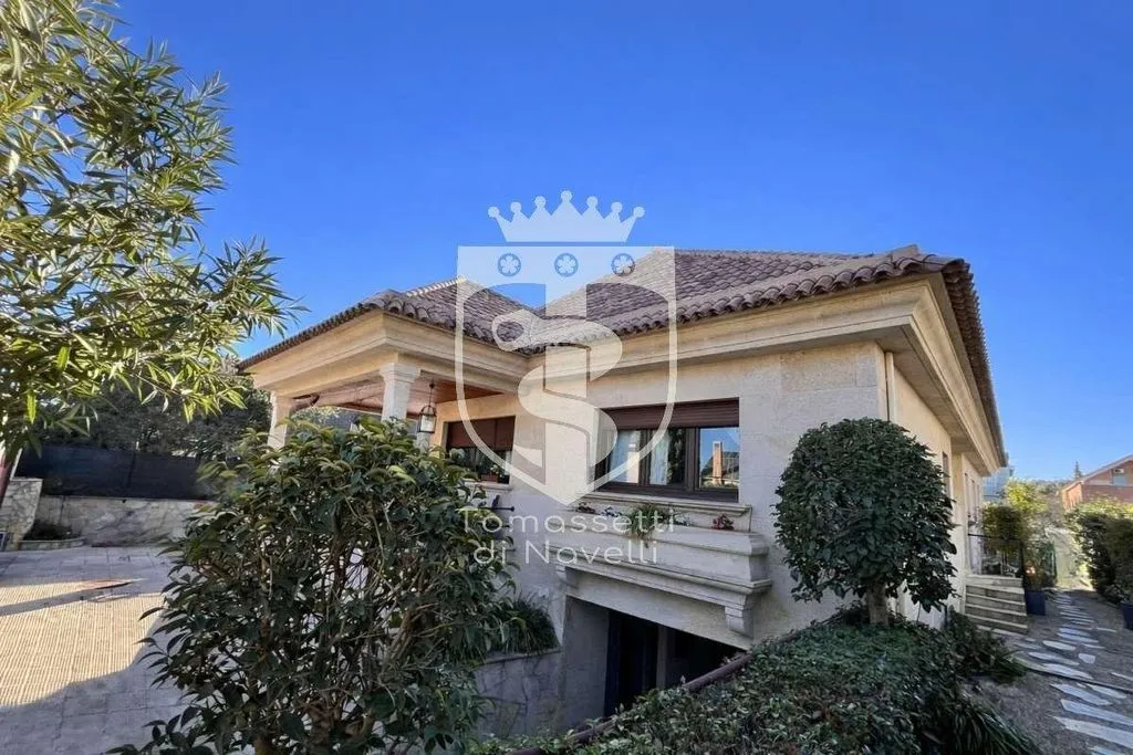 Välivaade - Detached House with Multiple Units in Torrelodones