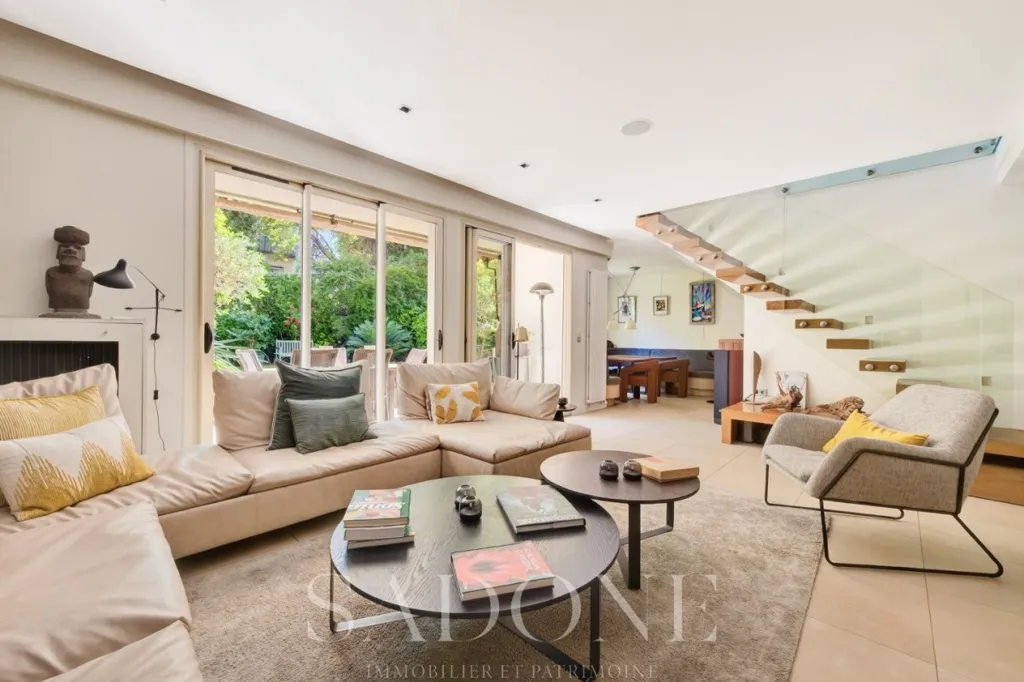 Duplex with Private Garden in Sablons