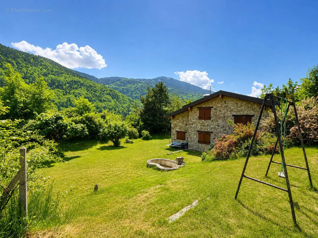 Giardino - House with Large Garden in Bozel