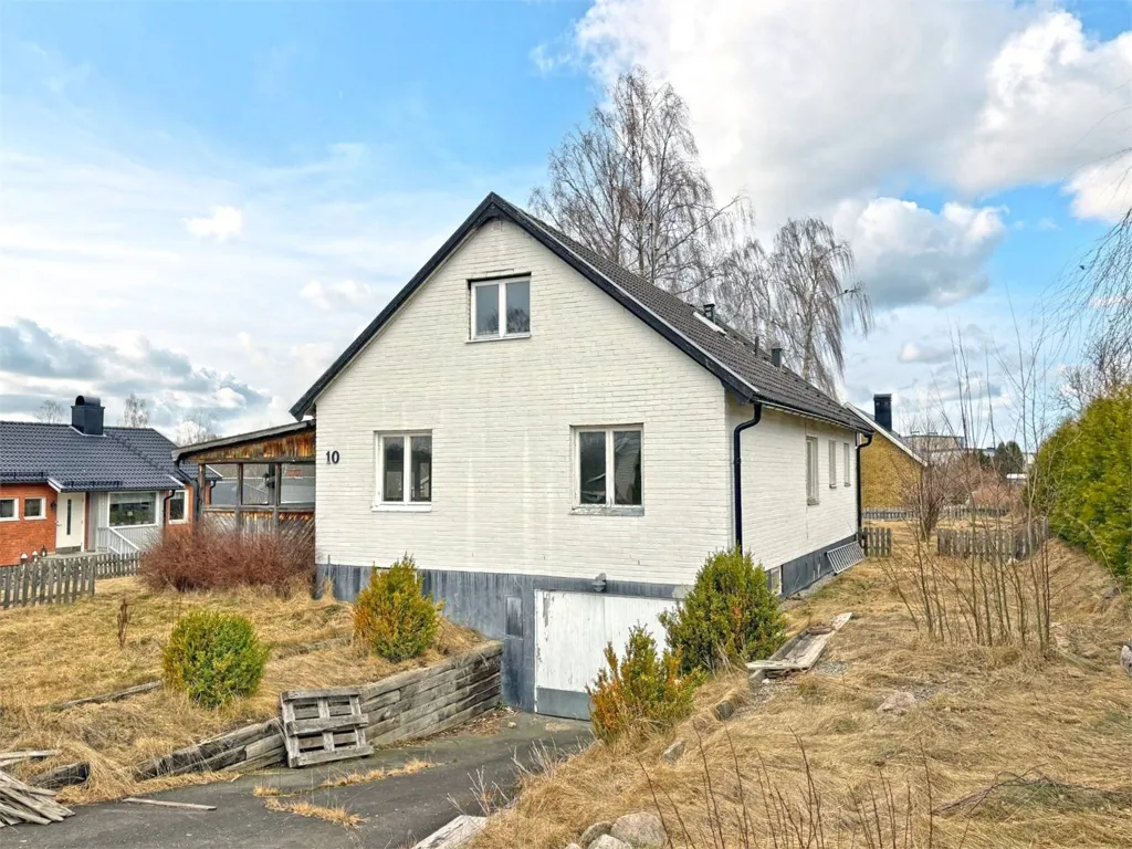 Exterior - Villa with Workshop on Granstigen