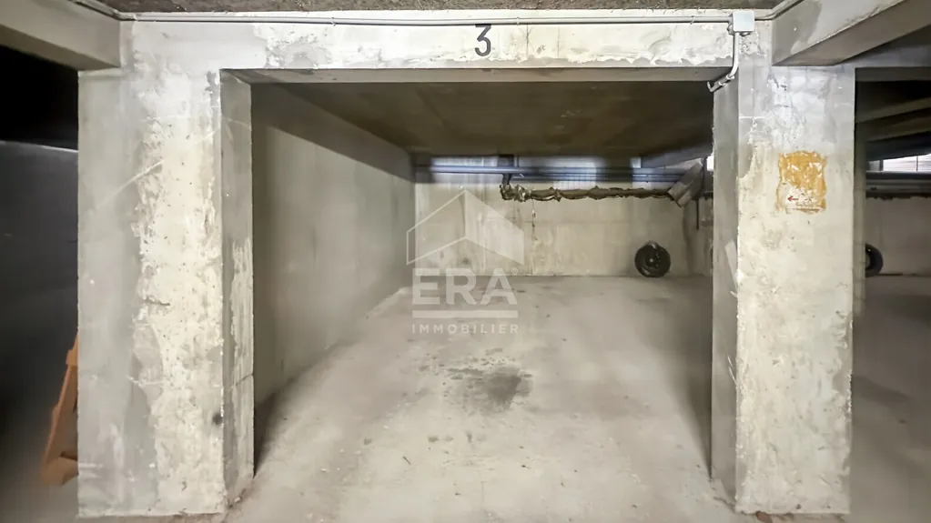 Garage - Appartement 4 Pièces avec Balcon à Reims
