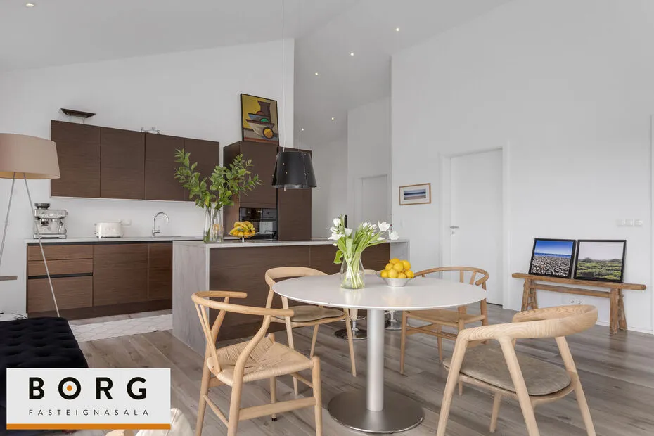 Salle à manger - Penthouse with Large Balcony in Kópavogur