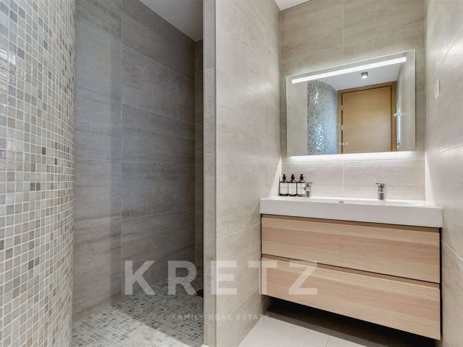 Salles de bain - Maison Contemporaine avec Vue Panoramique à Marseille