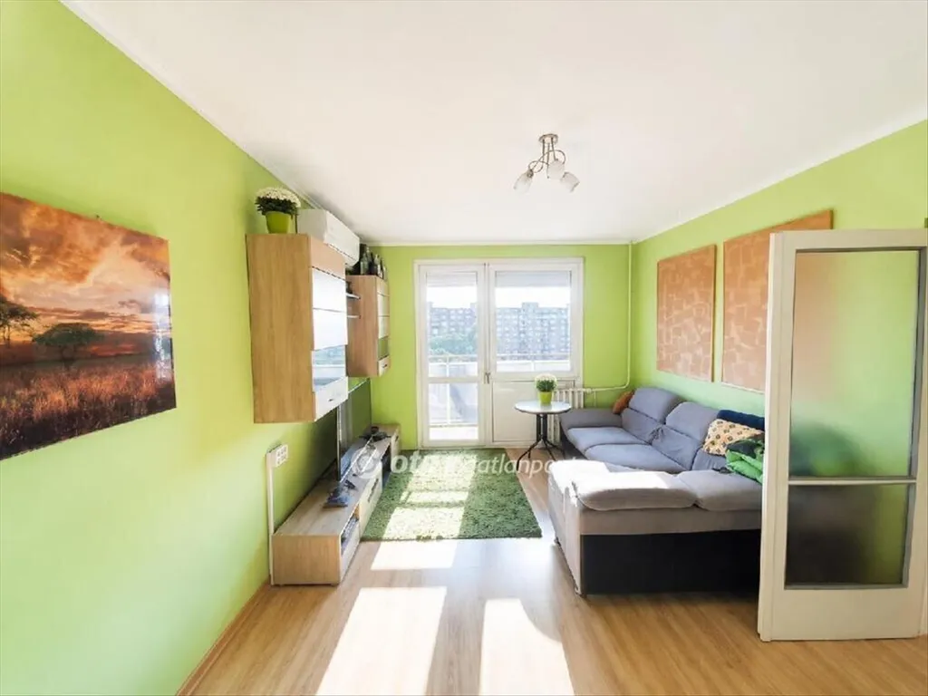Elutuba - Panel Flat with Balcony in Budapest IV District