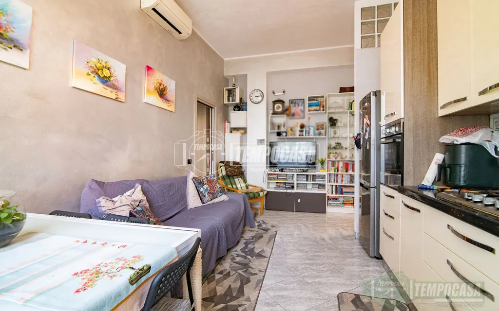 Cuisine - Rustic-Style Flat with Central Heating in Sesto San Giovanni