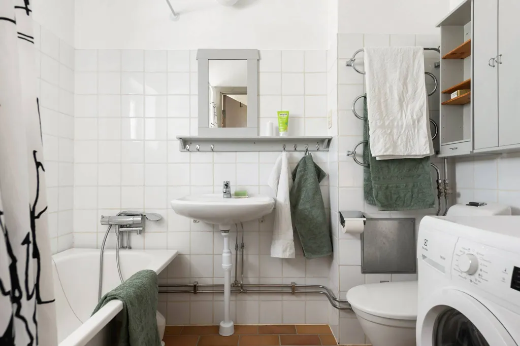 Bathrooms - Apartment with Garden in Nibble Skogsbrynsby