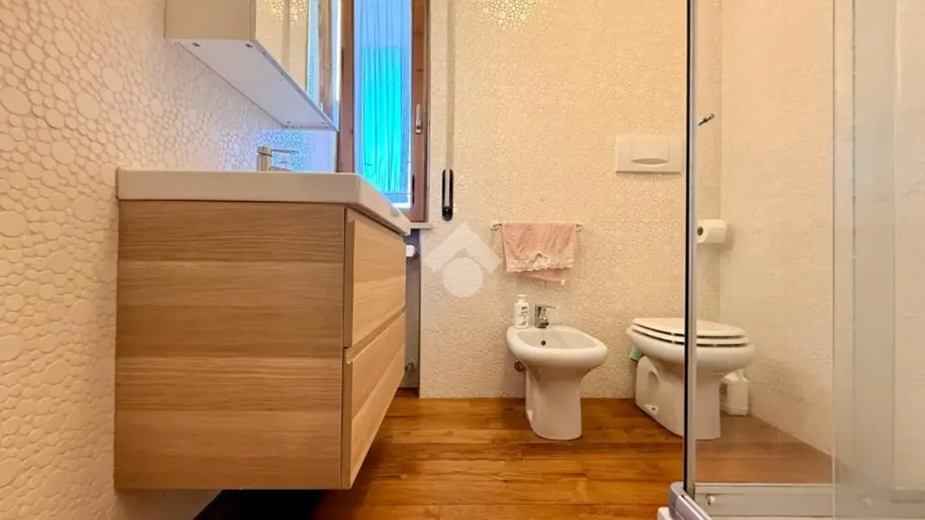 Salles de bain - 4-Bedroom Apartment with Balcony in Vigasio