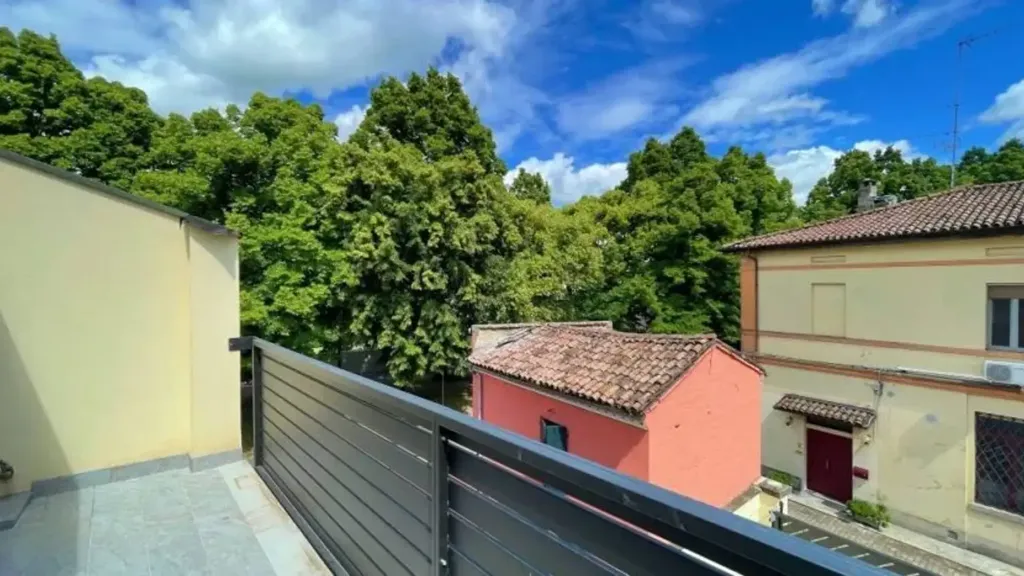 Balcone - Apartment with Terrace in Cento Centre