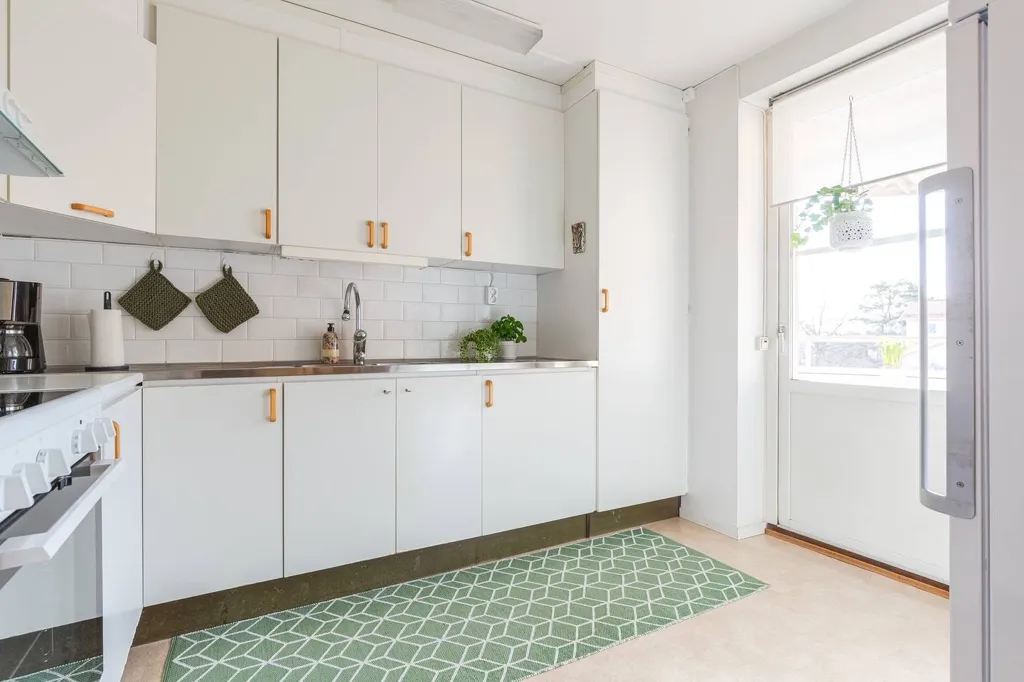 Köök - Bright Apartment with Balcony in Stenkumlet