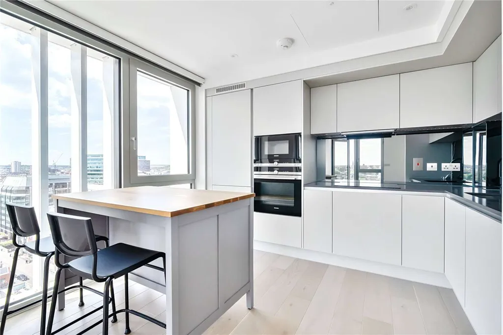 Kitchen - 2-bedroom apartment in Reading
