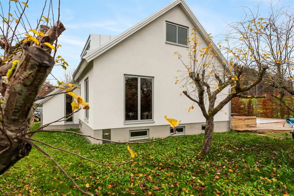 Aed - Extensively Renovated Villa with Pool in Central Location