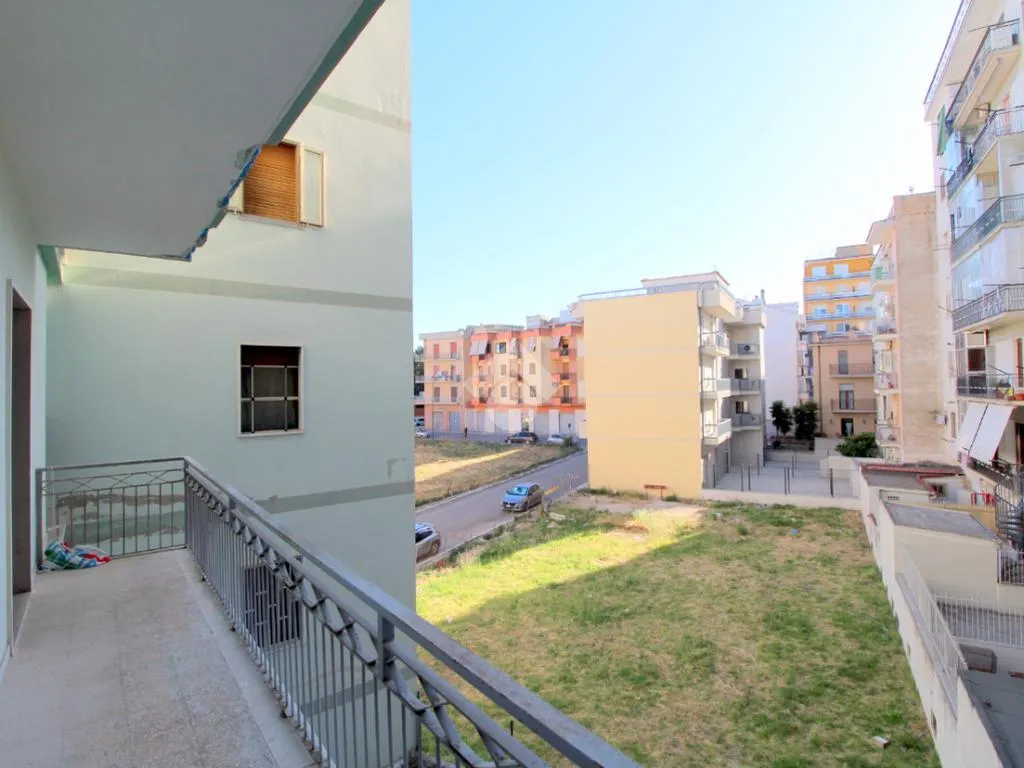 Balcon - 4-Bedroom Apartment with Garage in Lucera