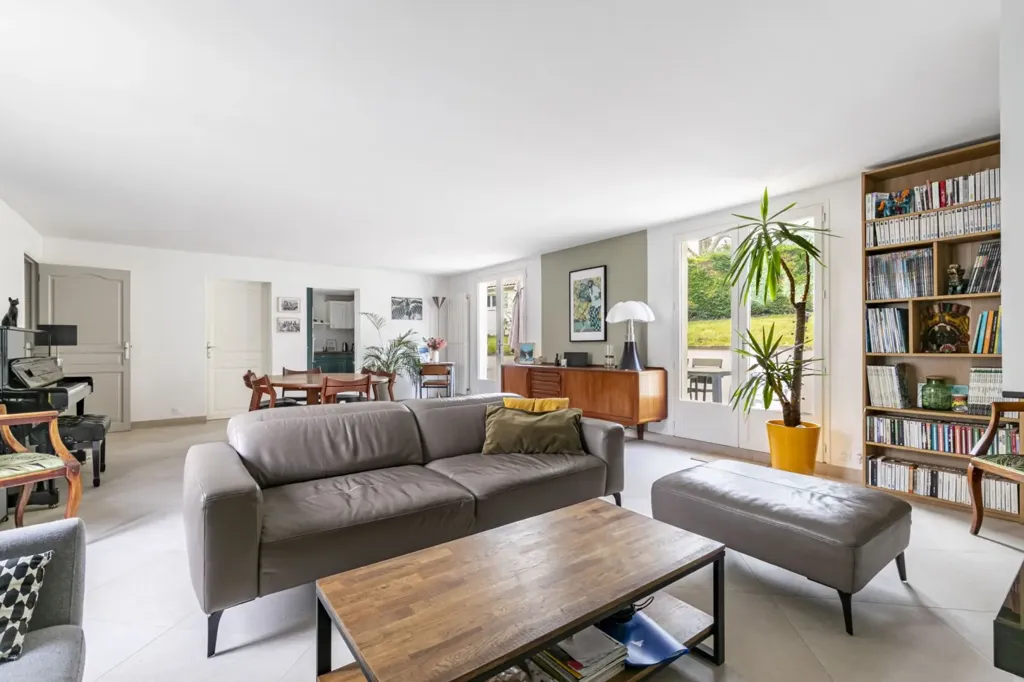 Séjour - Maison de Plain-Pied avec Jardin à Saint-Germain-en-Laye