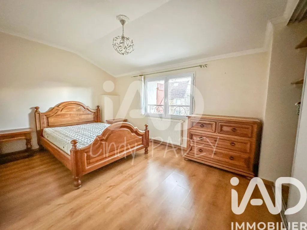 Chambres - Maison Rénovée avec Jardin à Faremoutiers