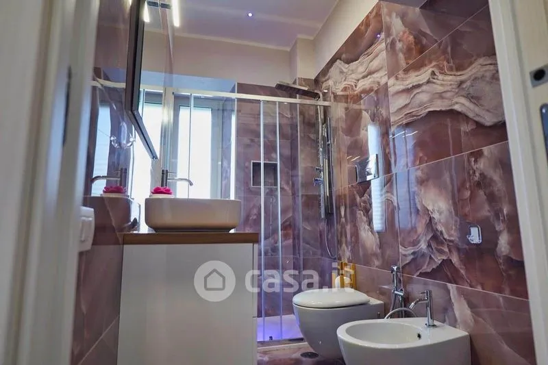 Salles de bain - Rented Two-Bedroom in Central Salerno