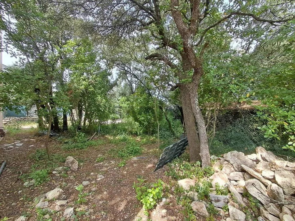 Jardin - Terrain Constructible avec Vue Sud-Ouest à Junas