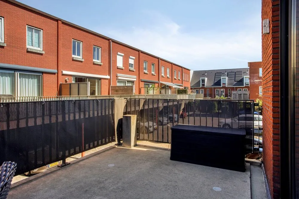 Terrace - Eco-Friendly Corner House with Two Parking Spots in Nootdorp