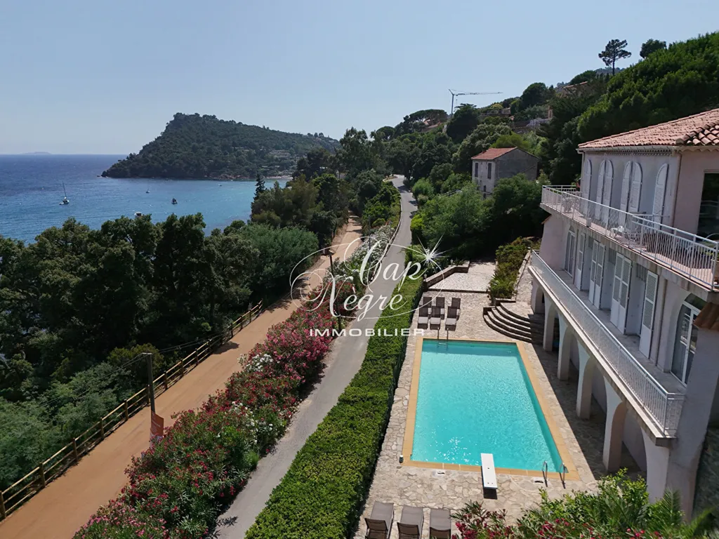 Vue aérienne - Appartement avec Vue Mer et Accès Plage à Rayol Canadel
