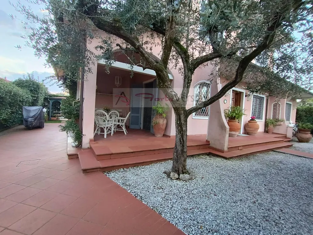 Terrass - Central Villa with Garden in Forte Dei Marmi