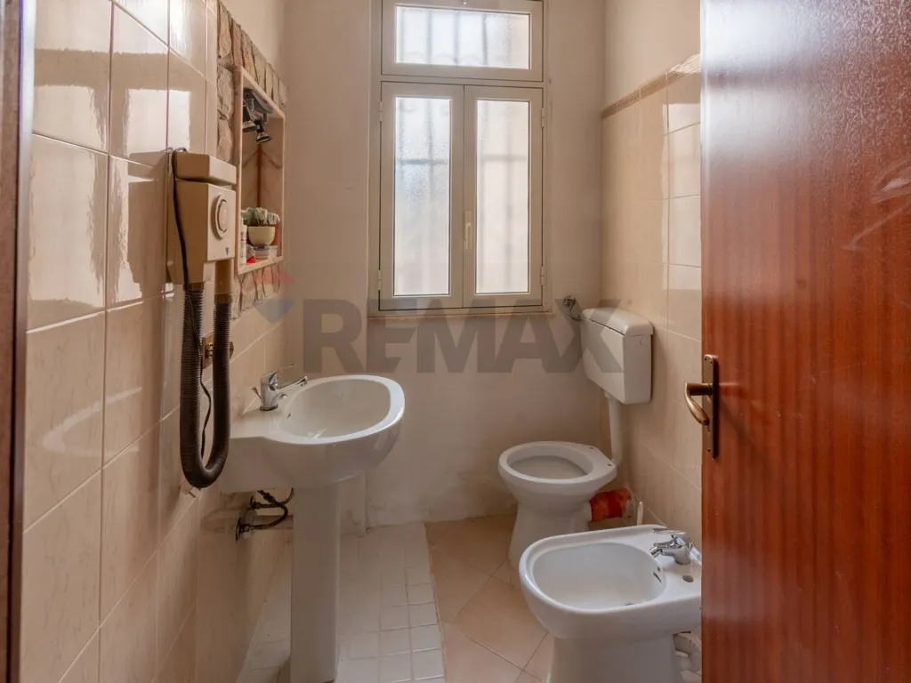 Salles de bain - Villa with Garden and Terrace in Carini