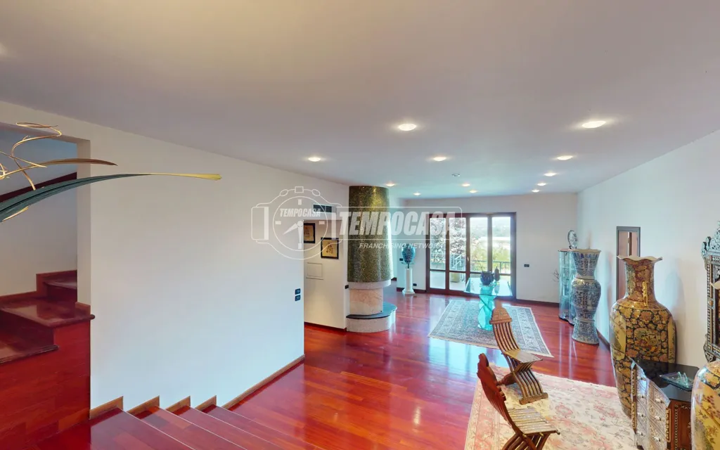 Entrée - Elegant Villa with Two Units in Camerata Picena