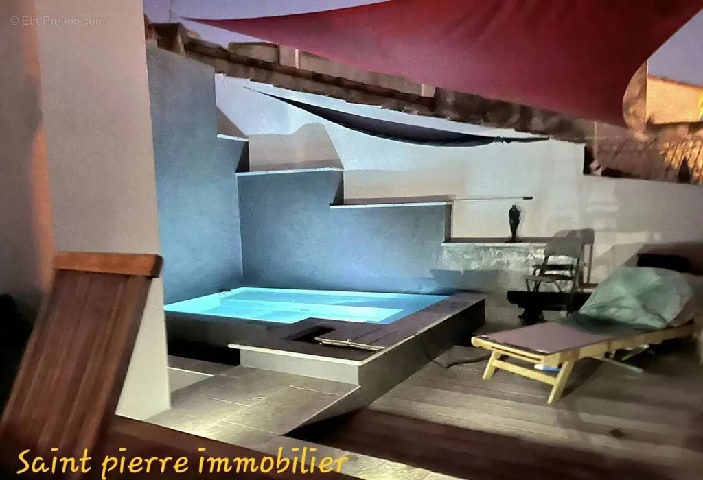 Piscine - Complexe d'Appartements de Luxe avec Piscine à Martigues