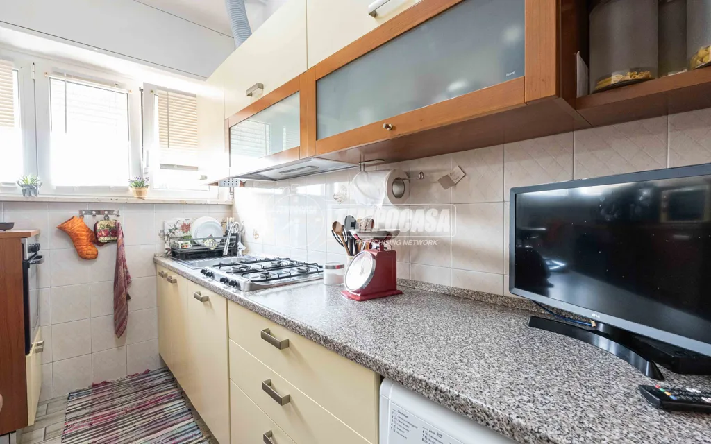 Cucina - Appartamento con terrazzi e vista panoramica a Costa Masnaga