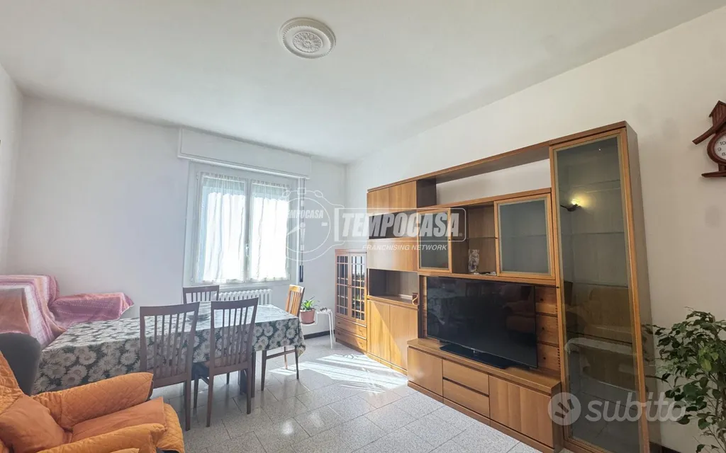 Séjour - Spacious 3-Bedroom with Balcony in Merate