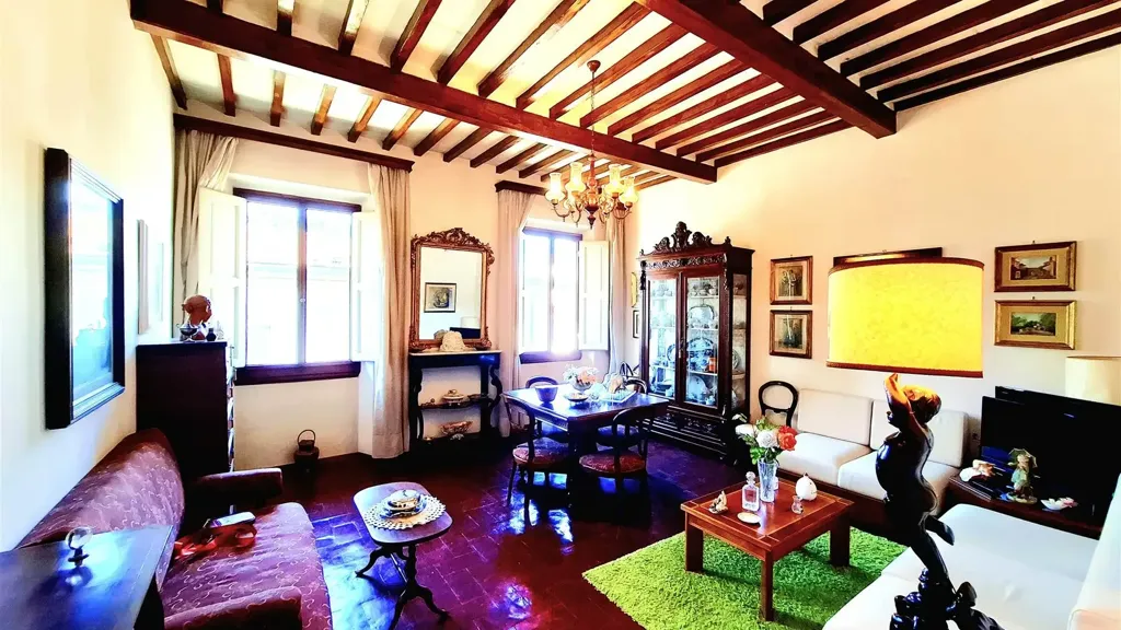 Séjour - Five-Bedroom Apartment with Terrace in Lastra a Signa
