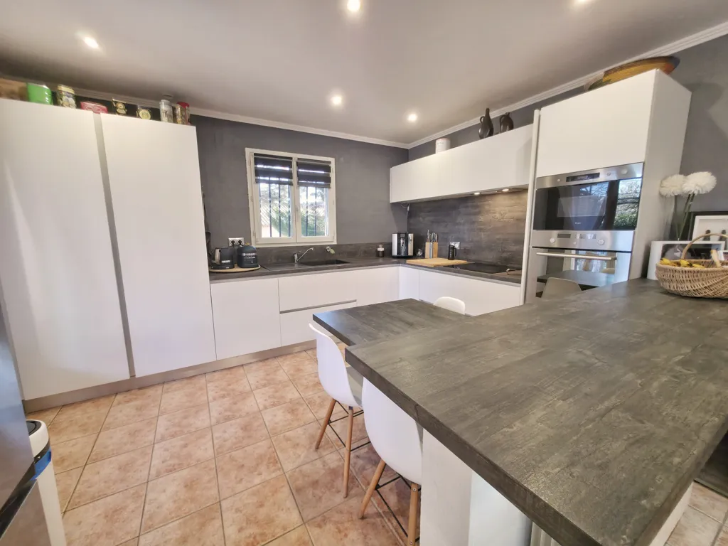 Cuisine - Maison avec Jardin et Grand Garage à Beaucaire