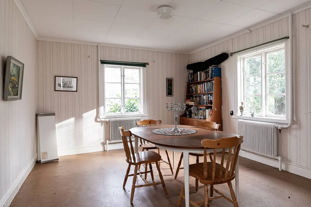 Dining Room - Renovation-Ready Plot with Lake Access near Örebro