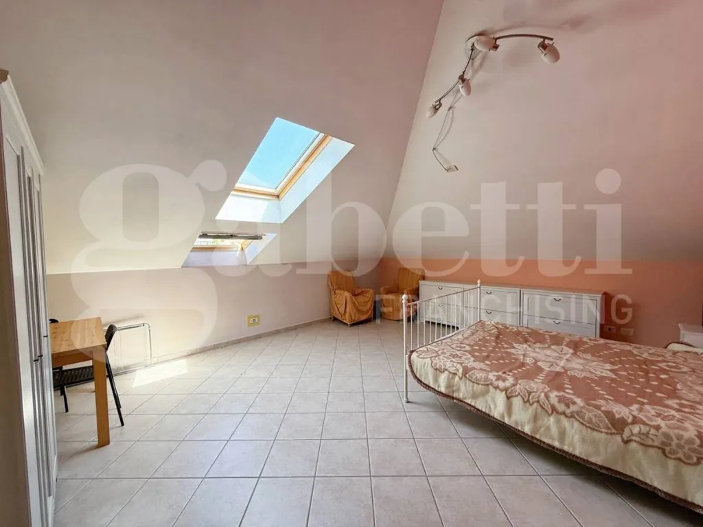 Chambres - Bright Mansard Apartment in Bra