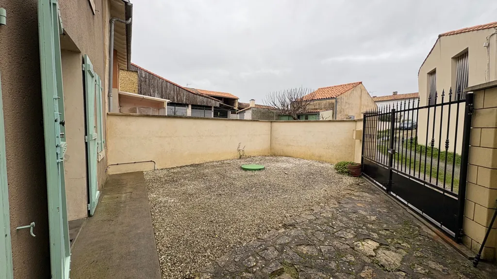 Giardino - House with Parking in Arçais