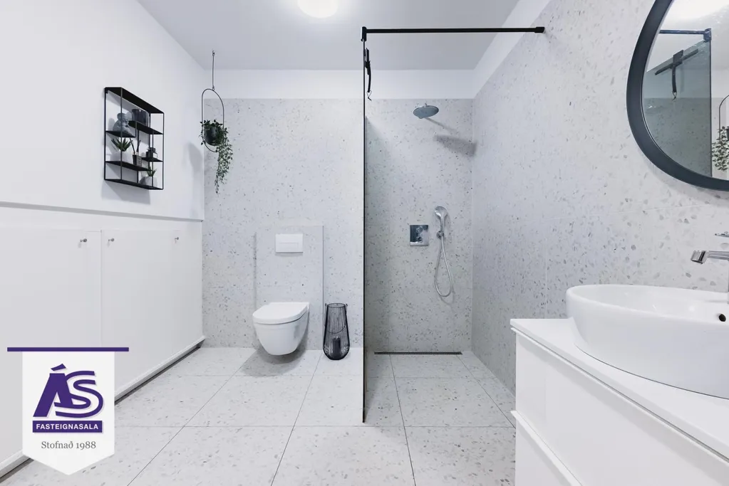 Bagni - Newly Built Duplex with Garden in Skarðshlíð