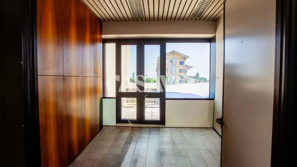 Esik - Dual-Use Apartment with Panoramic Terrace in Milan