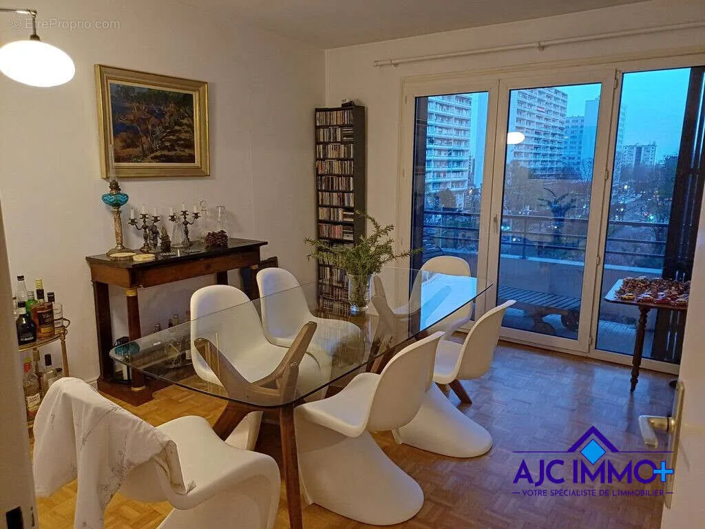 Salle à manger - Appartement 4 Pièces avec Balcon à Strasbourg