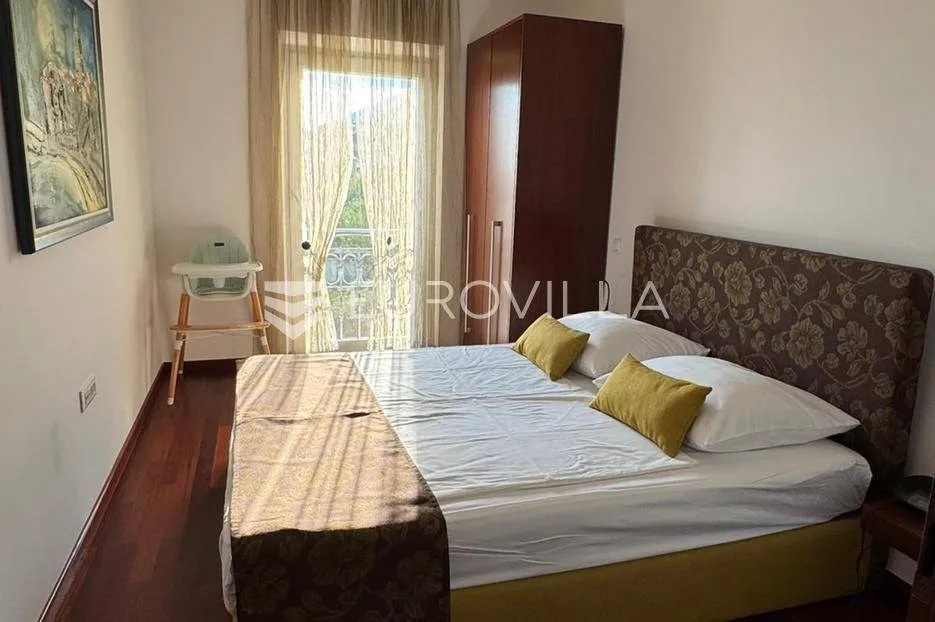 Chambres - Luxury Penthouse with Plot in Bol Town Centre