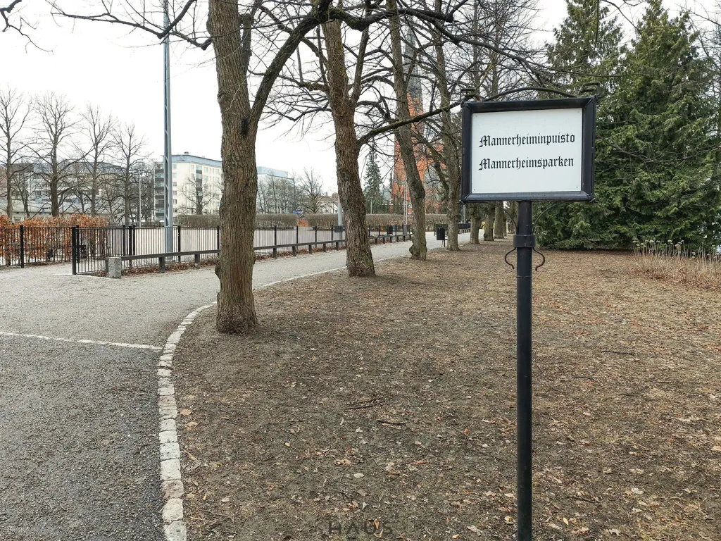 Renovated Studio with Glazed Balcony in Turku Centre