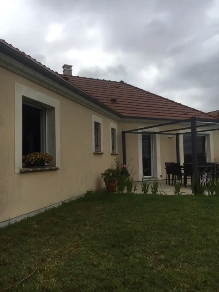 Terrasse - Maison Récente avec Double Garage à Étréchy