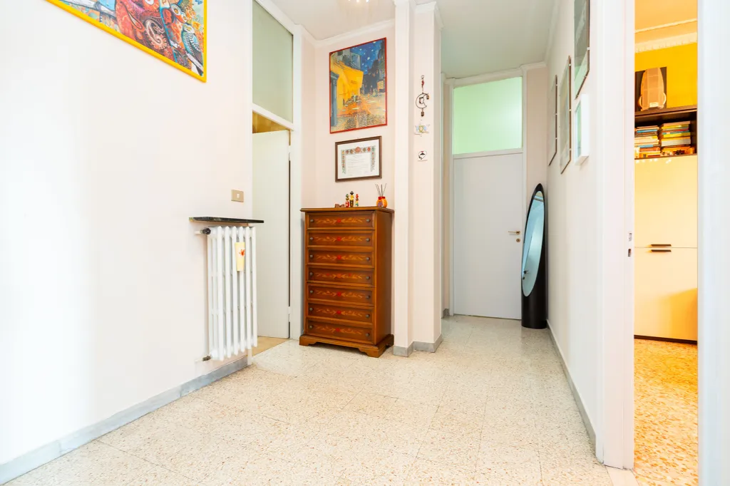 Esik - Apartment with Balcony in Torino, Vallette Lucento
