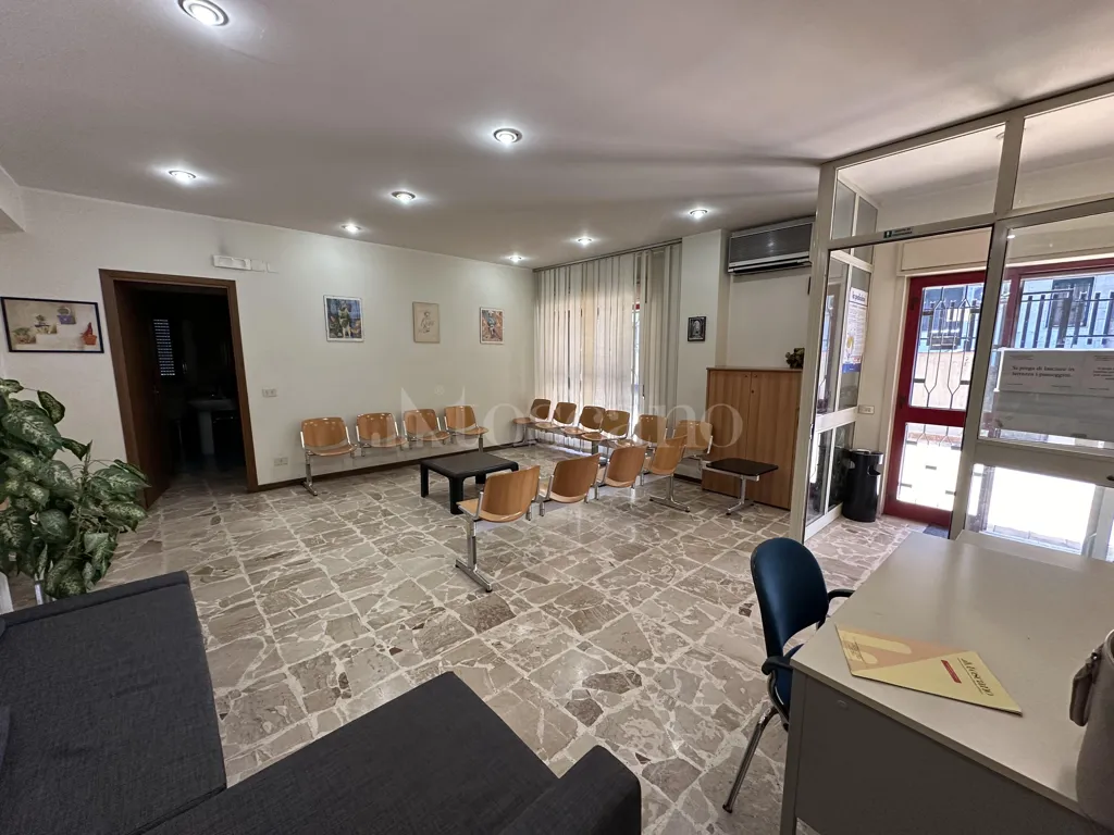 Kabinet - Rental Apartment with Three Entrances in Catania