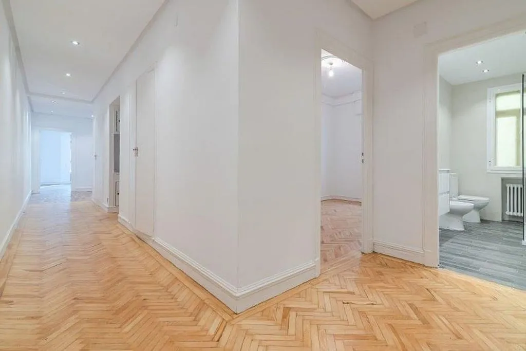 Entrée - 4-Bedroom Flat with Air Conditioning in Goya