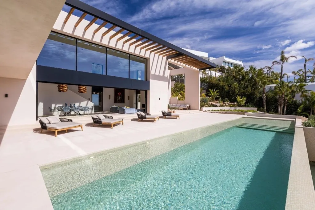 Pool - Luxury Villa with Sea View in Ibiza