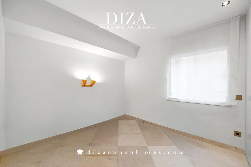 Pièces - Luxury Penthouse with Pool in Madrid
