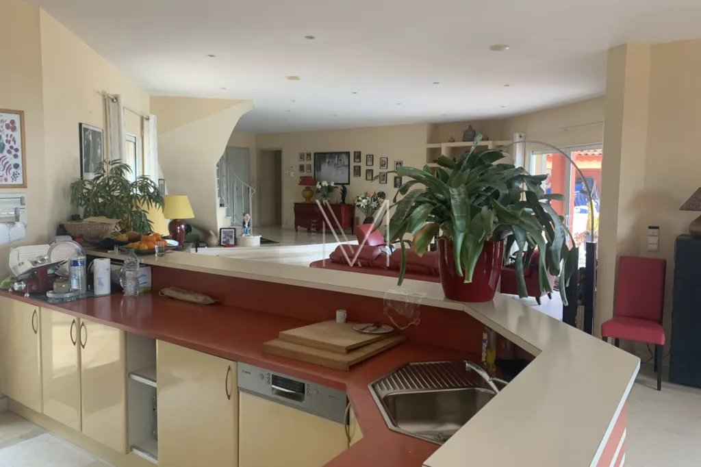 Köök - Villa with Panoramic Sea View in Sainte-Maxime