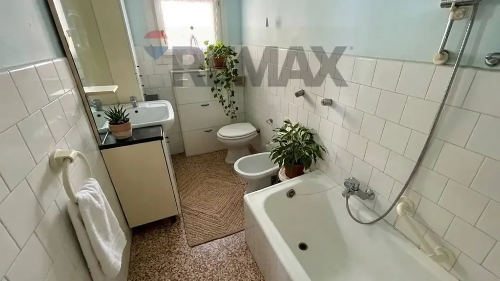 Salles de bain - Spacious Apartment with Balcony in Lovere